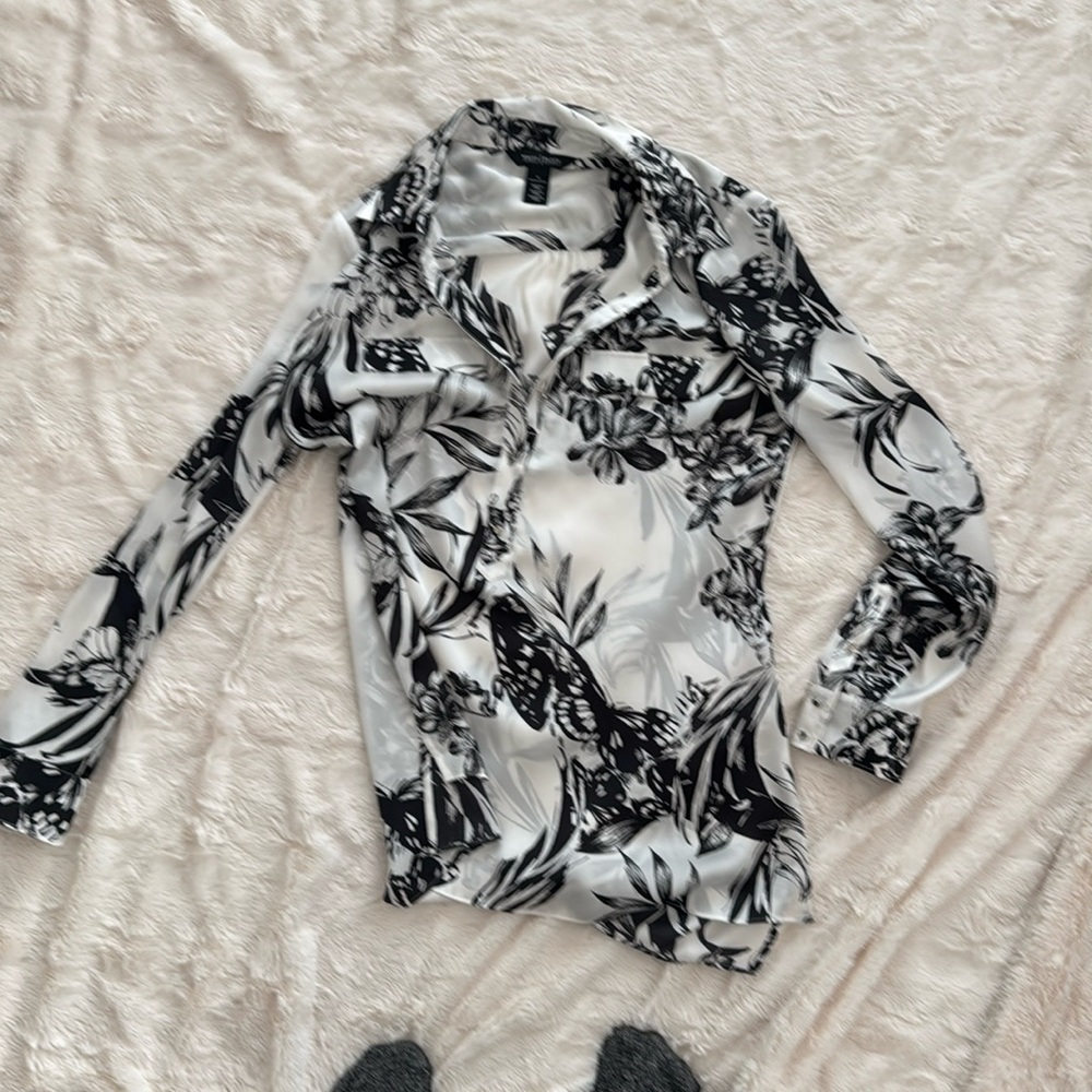 White House black market blouse